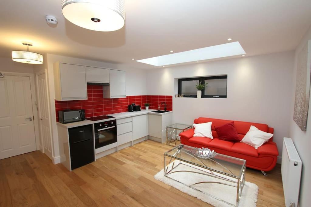 Lovely One Bed Apartment-Near All Transport-Village-Freeparking Λονδίνο Εξωτερικό φωτογραφία