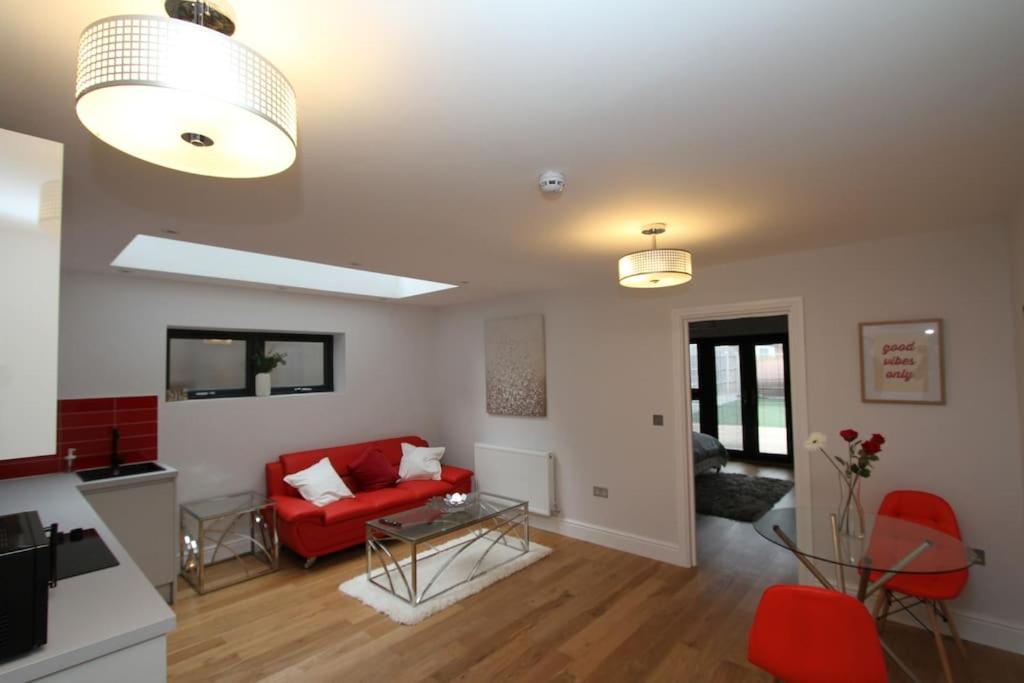 Lovely One Bed Apartment-Near All Transport-Village-Freeparking Λονδίνο Εξωτερικό φωτογραφία