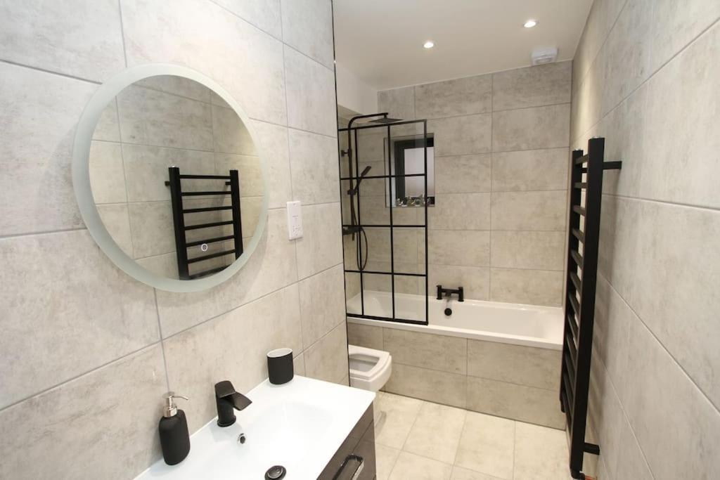Lovely One Bed Apartment-Near All Transport-Village-Freeparking Λονδίνο Εξωτερικό φωτογραφία